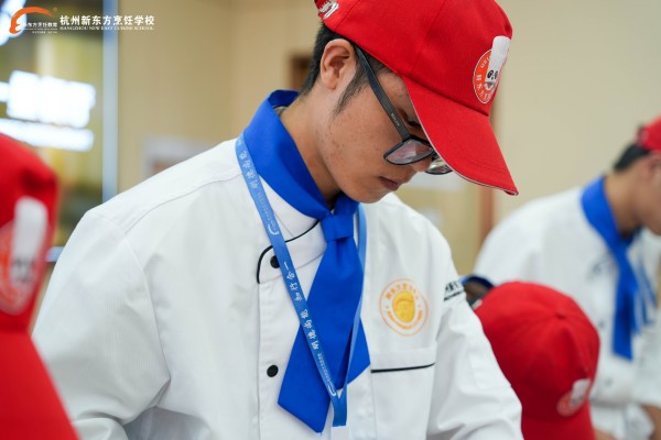 26��ƽ�����ʦת��ѧ�����ں����¶��������Ѱ���ĥ�ɼ���