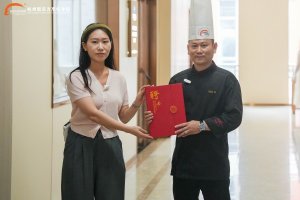 �����ںϣ�У�����������հ�˹���������߽������¶������ѧУ