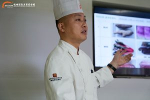 ¡�۲���������У�ڿΣ������¶�����ѧ������У������ҵһ�ߡ�